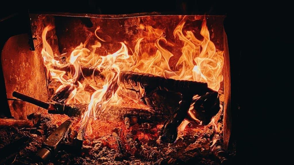 Fireplace flame adjustment